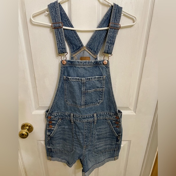 American Eagle Outfitters Denim - Denim overall shorts
